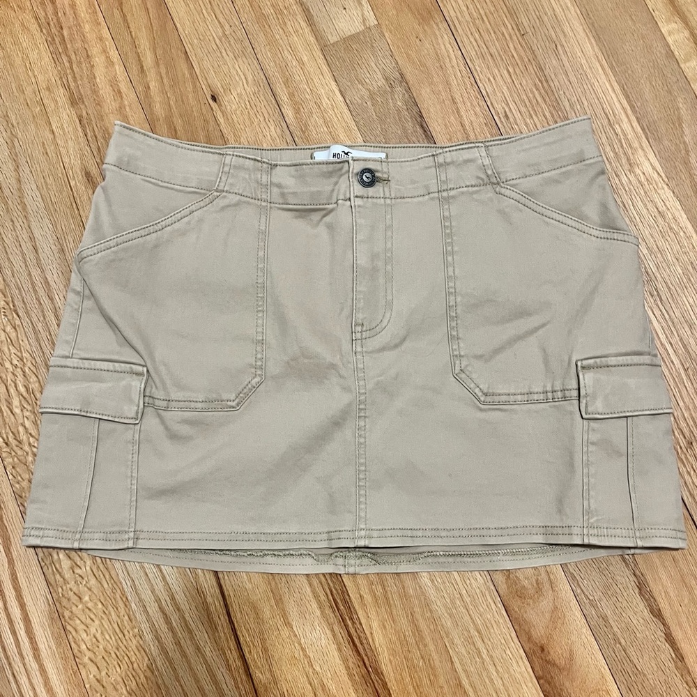 khaki hollister low rise mini skirt